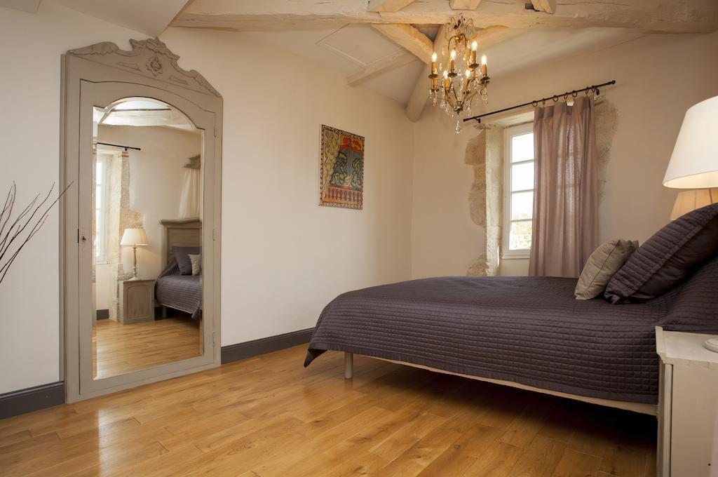 Maison D'Hotes De Charme Les Bruhasses คอนโดม ห้อง รูปภาพ