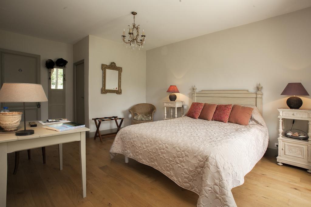 Maison D'Hotes De Charme Les Bruhasses คอนโดม ห้อง รูปภาพ