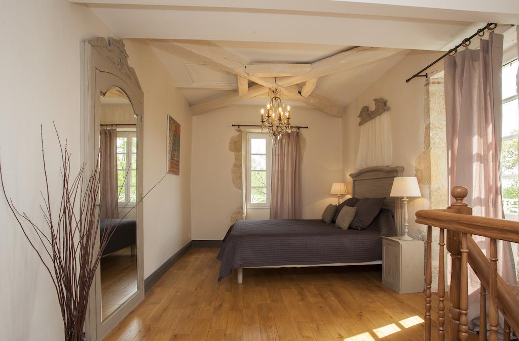 Maison D'Hotes De Charme Les Bruhasses คอนโดม ห้อง รูปภาพ